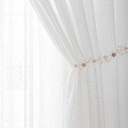 モダンなボイルチュールカーテン。リビングルーム用にオー...